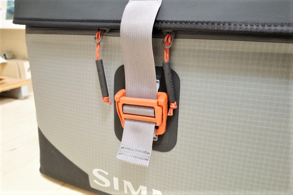 SIMMS 『DRY CREEK BAOT BAG LARGE』
